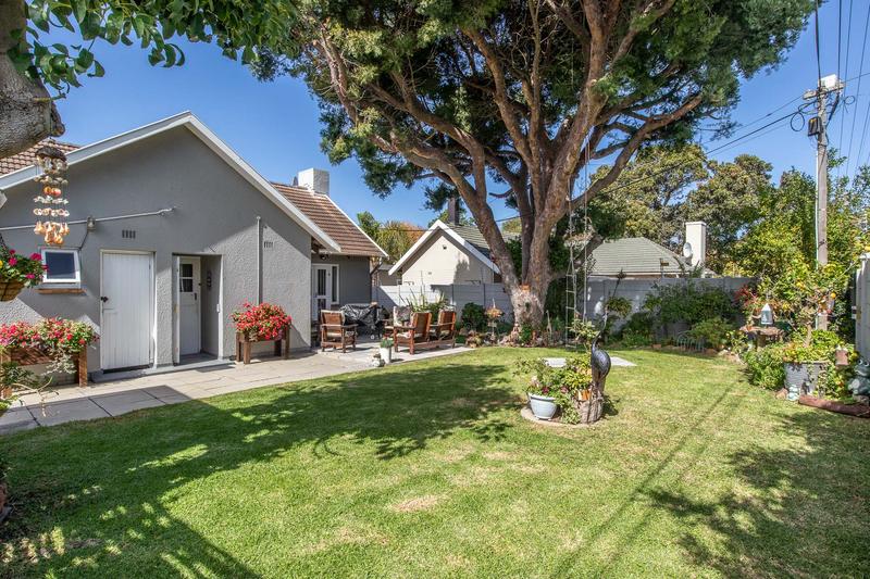 To Let 3 Bedroom Property for Rent in Meadowridge Western Cape